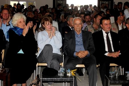 دەزگای خێرخوازیی بارزانی سەنتەرێکی رۆشنبیری لە کەمپی گەویلان دەکاتەوە